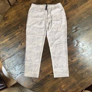 EUC Lululemon Crops size 8